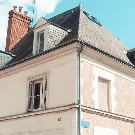 Calme, Proche Plumereau Apartment