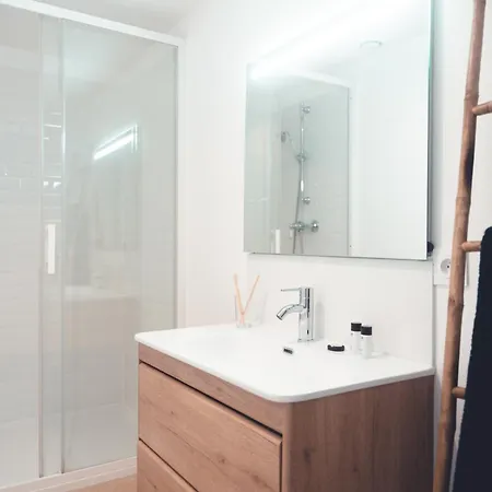 L Hexagone Magique, Calme アパート *