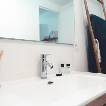 L Hexagone Magique, Calme アパート